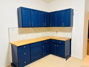 121 Linden St in Yonkers, NY - Building Photo - Building Photo