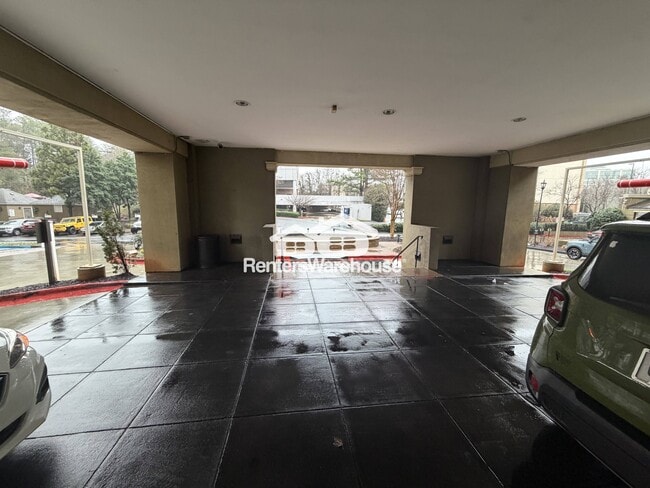 795 Hammond Dr in Atlanta, GA - Foto de edificio - Building Photo