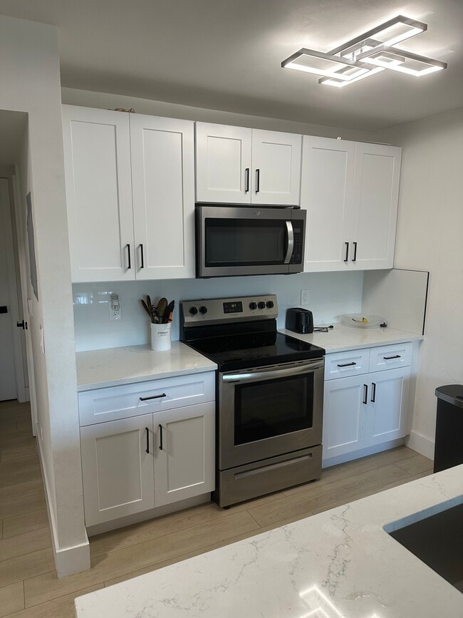 1406 Meadows Circle West, Unit 1406 in Boynton Beach, FL - Building Photo - Building Photo