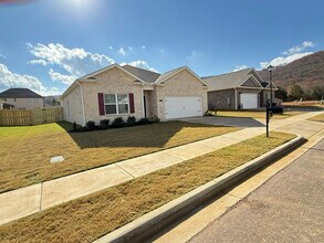 6151 Feather Wy SE in Owens Cross Roads, AL - Foto de edificio - Building Photo
