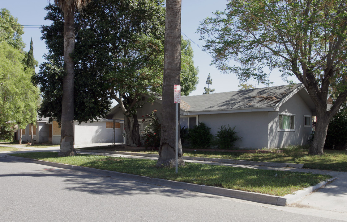 Fourplex in Riverside, CA - Foto de edificio