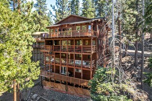 638 N Martin Dr in Zephyr Cove, NV - Building Photo