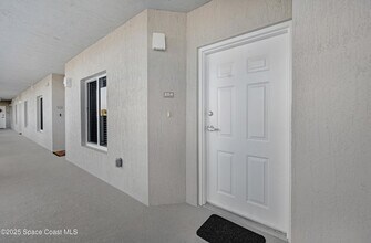 1825 Riverside Dr in Titusville, FL - Foto de edificio - Building Photo