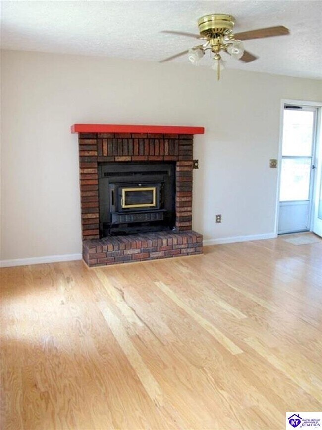 927 Woods Hollow Dr in Radcliff, KY - Building Photo - Building Photo