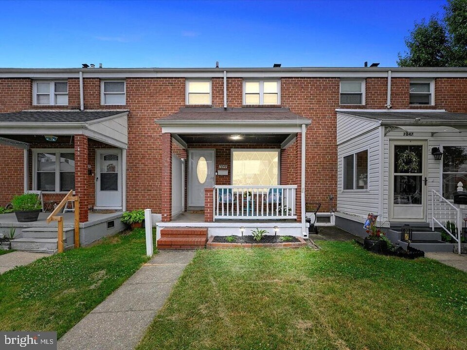 7849 Charlesmont Rd in Dundalk, MD - Building Photo