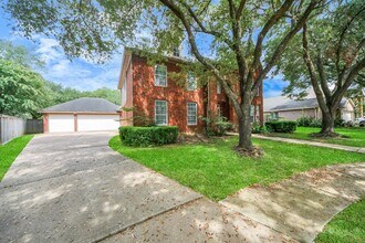 1302 Raintree Cir in Sugar Land, TX - Building Photo - Building Photo