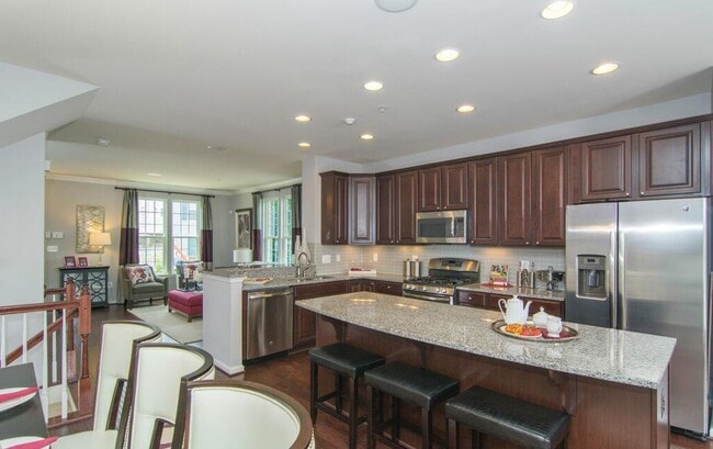 7403 Wild Honey Way in Elkridge, MD - Building Photo - Building Photo