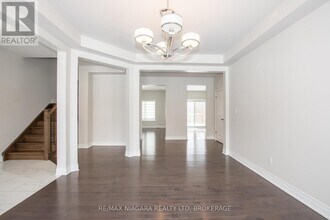 7161 Lionshead Ave in Niagara Falls, ON - Building Photo - Building Photo