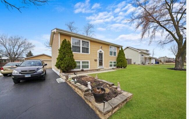 6970 Hemlock St in Hanover Park, IL - Foto de edificio - Building Photo