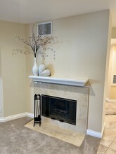 653 Oak Run Trl, Unit 305 in Oak Park, CA - Building Photo - Building Photo