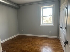 520 Park Ave-Unit -2 in Paterson, NJ - Building Photo - Building Photo