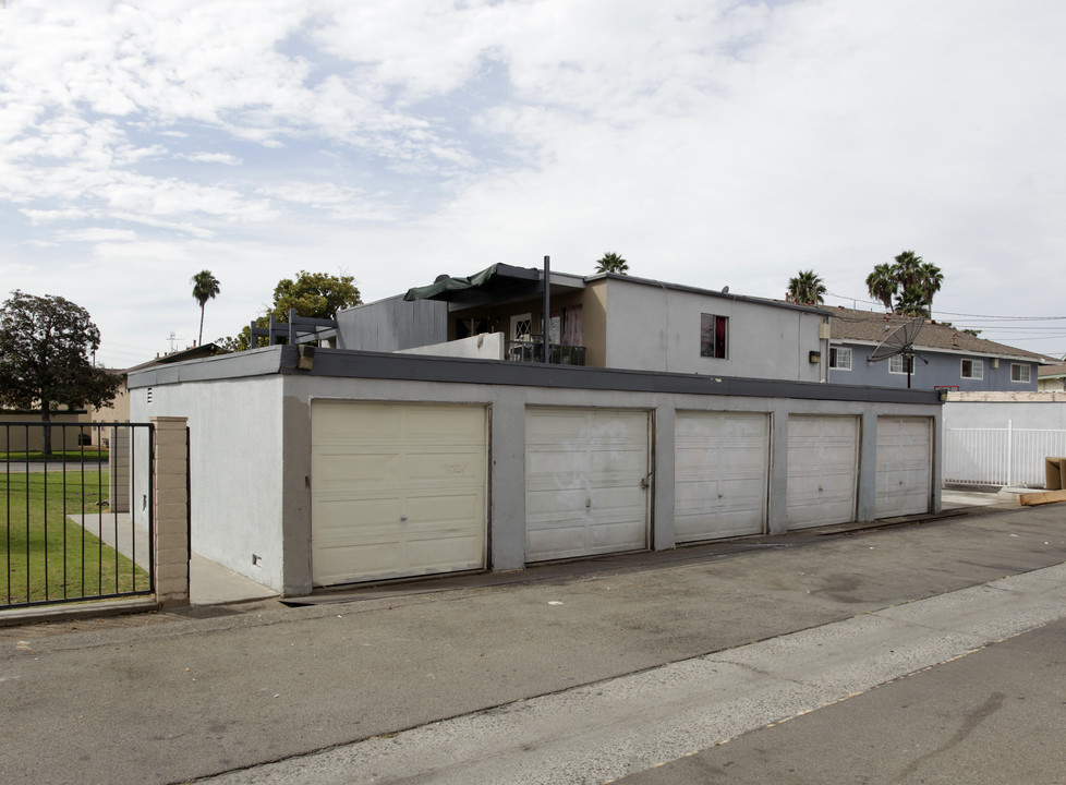 2327 W Gramercy Ave in Anaheim, CA - Building Photo