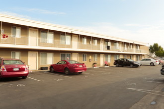 542 D St Apartments in Chula Vista, CA - Foto de edificio - Building Photo