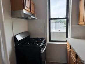 31-14 35th St in Queens, NY - Building Photo - Building Photo