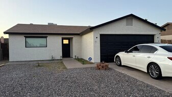 6746 W Holly St in Phoenix, AZ - Building Photo