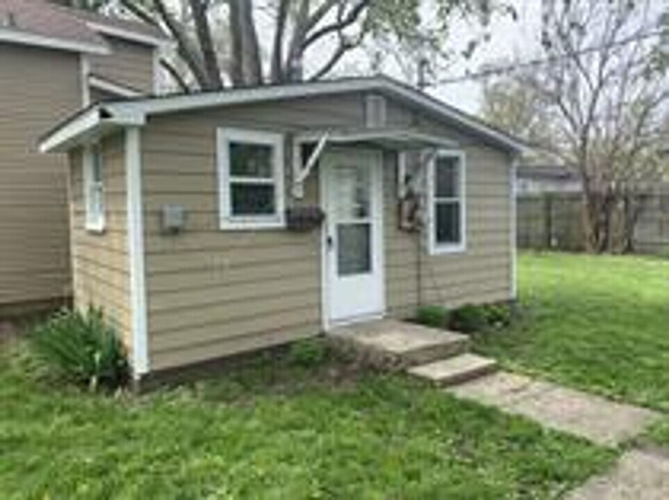 411 E Campbell Ave in Rantoul, IL - Building Photo