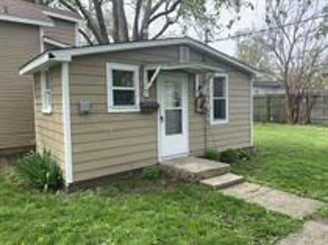 property at 411 E Campbell Ave