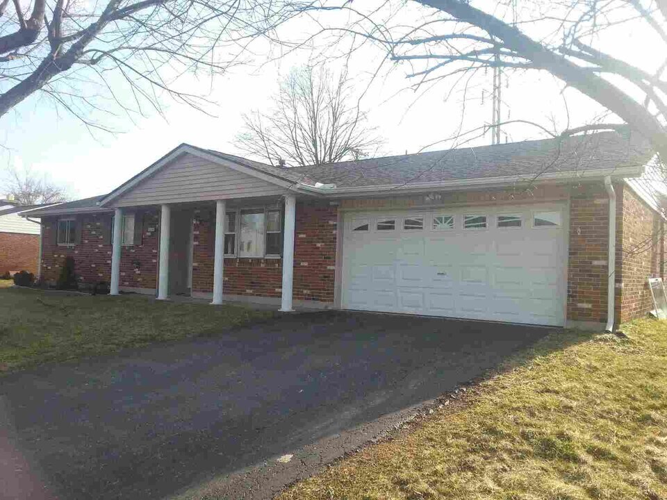 1016 Terracewood Dr in Englewood, OH - Building Photo