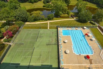 10401 Grosvenor Pl-Unit -#828 in Rockville, MD - Building Photo - Building Photo