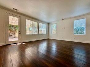 13642 Pinnacle Way in Moorpark, CA - Building Photo - Building Photo