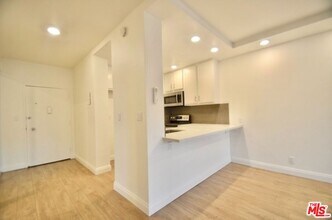 999 N Doheny Dr in West Hollywood, CA - Building Photo - Building Photo