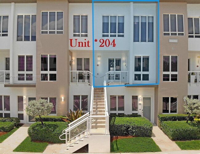 10255 NW 63rd Ter in Doral, FL - Building Photo - Building Photo