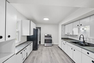 5820 N 29th St in Milwaukee, WI - Foto de edificio - Building Photo