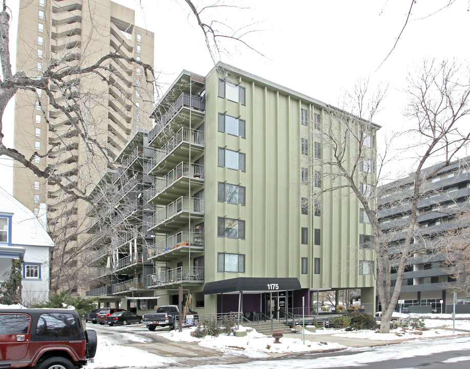 Park Ville Apartments in Denver, CO - Building Photo