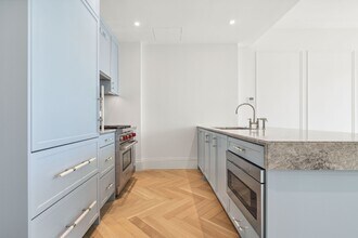 250 E 21st St in New York, NY - Building Photo - Building Photo