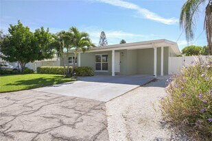 3665 Belle Vista Dr E in St Pete Beach, FL - Building Photo