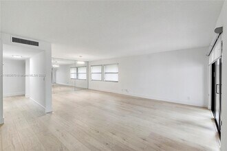 398 Fern Dr in Weston, FL - Building Photo - Building Photo
