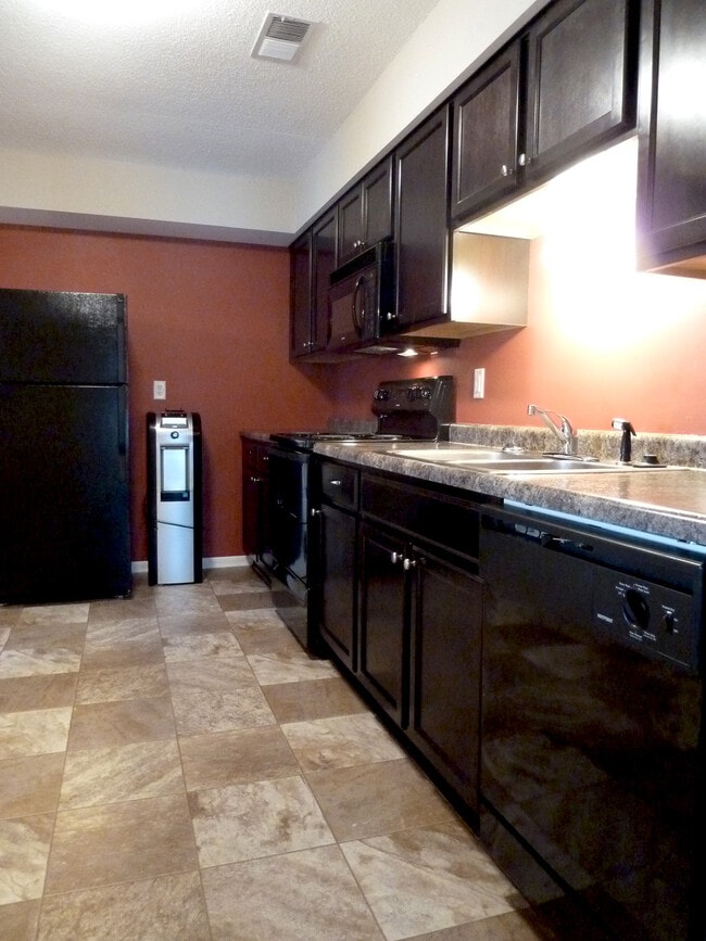 595 Belland Ave in Vadnais Heights, MN - Building Photo - Building Photo