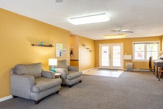 Pine Ridge Apartments in Springfield, IL - Foto de edificio - Interior Photo