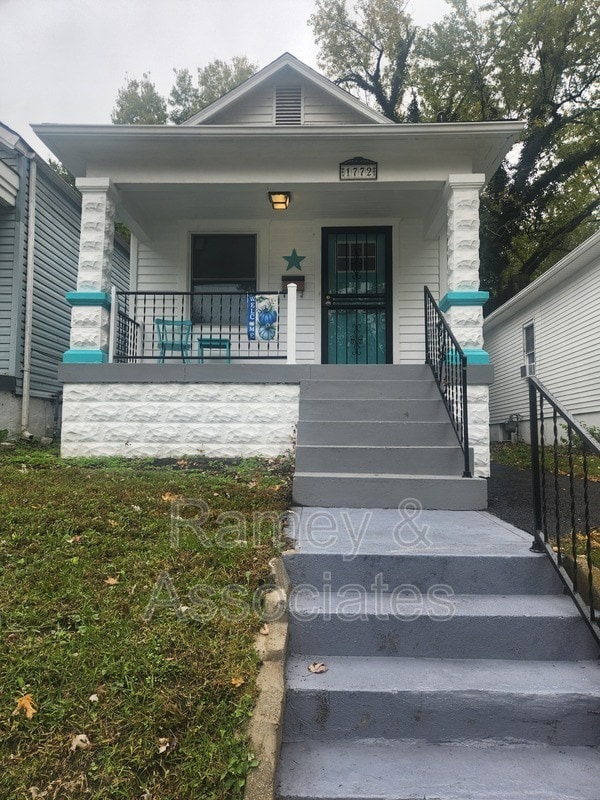 property at 1772 W Gaulbert Ave