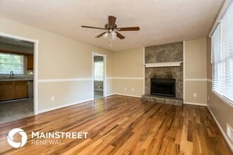 371 Indian Hills Dr in Dallas, GA - Foto de edificio - Building Photo