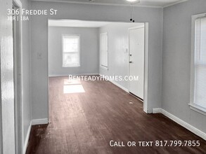 306 Freddie St in Dallas, TX - Building Photo - Building Photo