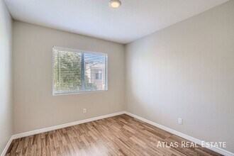 7875 Constantinople Ave in Las Vegas, NV - Building Photo - Building Photo