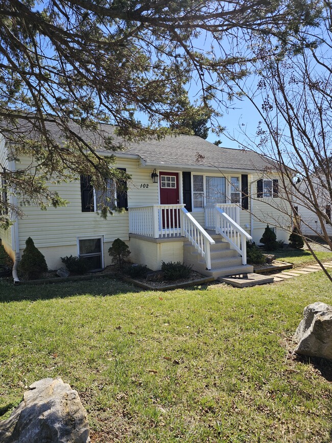 102 Cooke St in Ranson, WV - Building Photo - Building Photo