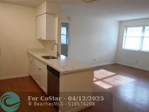 782 NW 103rd Terrace in Pembroke Pines, FL - Foto de edificio - Building Photo
