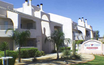 Rancho Mirada Condominiums in Phoenix, AZ - Foto de edificio - Building Photo