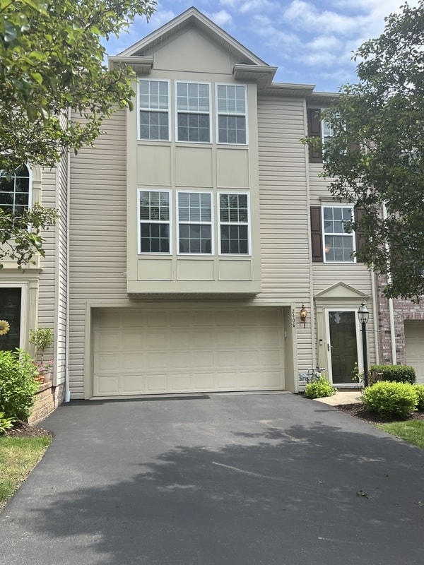 2048 Michael Dr