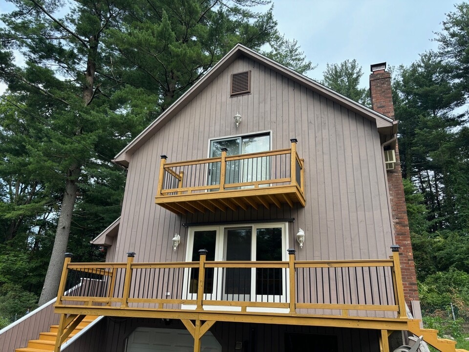 12 Circle Dr in Farmington, CT - Building Photo