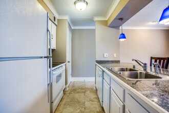 5937 E University Blvd in Dallas, TX - Building Photo - Building Photo