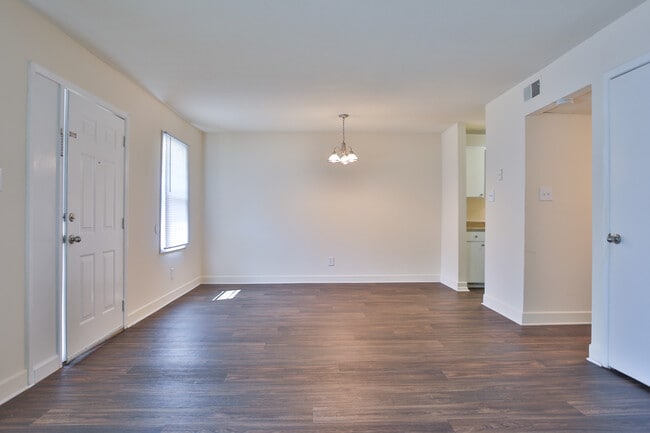 Woodstream Farms Apartments in Greenville, SC - Foto de edificio - Building Photo
