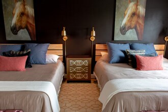 11 Music Square E in Nashville, TN - Foto de edificio - Building Photo