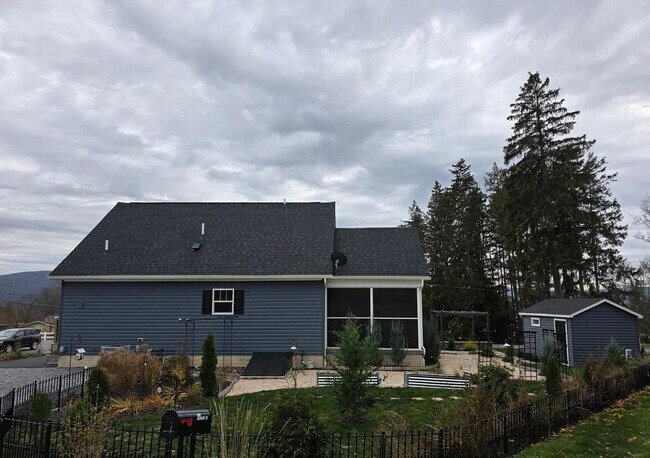 2114 Pine View Dr in Hollidaysburg, PA - Building Photo - Building Photo