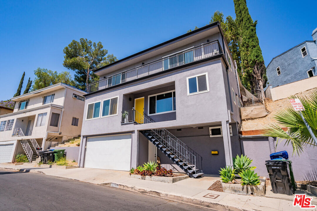 5343 Tendilla Ave in Los Angeles, CA - Building Photo