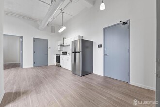 226 New Brunswick Ave, Unit 206 in Perth Amboy, NJ - Building Photo - Building Photo