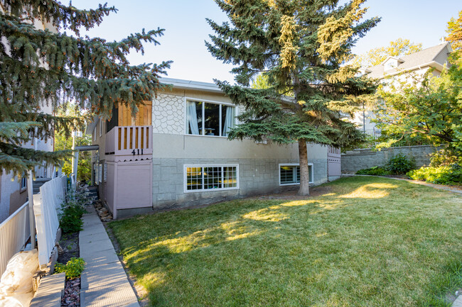 407 3 Av NE