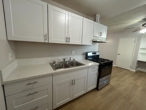 409 N Los Robles Ave, Unit 2 in Pasadena, CA - Building Photo - Building Photo